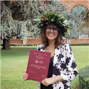 Offro ripetizioni di inglese e spagnolo. Ho fatto il liceo linguistico e mi sono diplomata con 100, oltre che numerose esperienze all’estero. mi sono laureata con 110 e lode in Comunicazione e Società presso la Cattolica di Milano, dove adesso frequento i