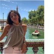 Profesora de apoyo durante el curso escolar de forma online o presencial