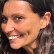 Profesora titula en Yoga, con experiencia de 3 años