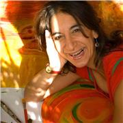 Profesora de artes Visuales, especializada en Pintura y en Educación por el Arte. Clases para todas las edades a partir de 6 años.