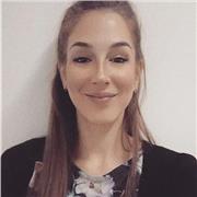 Profesora titulada especializada en canto histórico, con experiencia en ayudar a alumnos/as que quieran mejorar su técnica vocal.