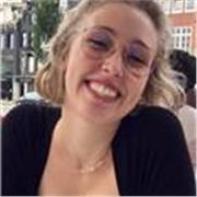 Studentessa offre lezioni di lingua inglese