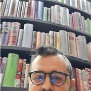 Impartisce lezioni di psicologia e sociologia docente abilitato di scuola superiore