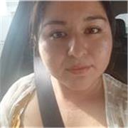 Profesor de español imparte clase a personas extranjeras