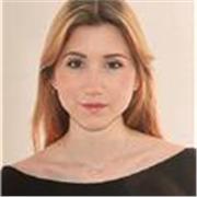 Profesora de apoyo escolar en clases para niños de forma online o presencial