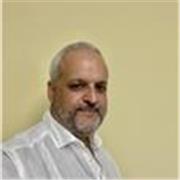 Profesor de Teología y Filosofía, con experiencia docente.