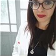 Laureata magistrale in Biologia, Dottorato in Medicina Molecolare, impartisce lezioni online di materie biologiche