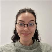 Me defino como una persona cercana, a la que le gusta instruir a niños para poder ayudarles a solucionar sus dificultades en diferentes materias. Me gustaria dar clases a niños de primaria, ya que tengo mucho afinidad con ellos.