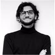 Giovane scrittore per lezioni di storia per scuole medie e superiori