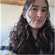 Profesora de Lengua y Literatura imparte clases a niños, jovenes y adultos