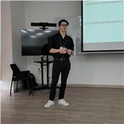 Profesor de física ofrece clases virtuales para niños y adultos