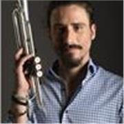 Diplomato in tromba jazz offre lezioni di tromba o di teoria musicale