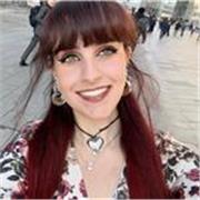 Soy hablante nativa de italiano, estudié  lingüística y gracias a mi fluidez en italiano participé en un concurso nacional. 