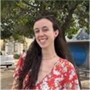 Graduada en Ciencias de la Sostenibilidad Global, en inglés en Países Bajos, y experiencia en clases particulares y monitora. 