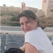 Soy Paola, tengo 34 años y quiero enseñarte a hablar inglés, no ha escribirlo o leerlo, sino hablarlo.