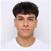 Estudiante recién graduado de Bachillerato con una media sobresaliente.