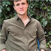 Estudiante de doble grado con experiencia como profesor particular y una gran vocación docente.