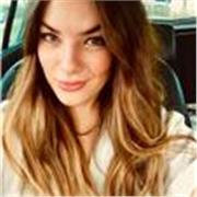 Insegnante d’inglese, con più di 5 anni di esperienza, impartisce lezioni private per adulti online. 