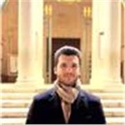 Docente di pianoforte, Diplomato con il massimo dei voti, impartisce lezioni di pianoforte, teoria e solfeggio