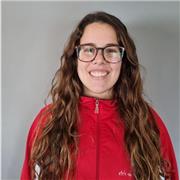 Me defino como una persona que se adapta a las necesidades del alumno, intentando ayudarle en todo lo que necesite.