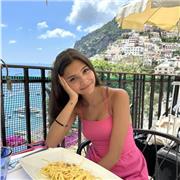 Considero que soy una persona extrovertida con mucha paciencia, me gusta dar clases y soy nativa. Puedo enseñar a cualquier perfil de estudiante