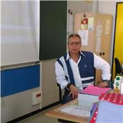 Je donne des cours et accompagne des collégiens.