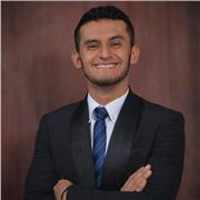 Porfesor con experiencia trabajando con estudiantes de diferente edades