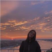 Studentessa universitaria diplomata al Linguistico offre ripetizioni e aiuto per i compiti