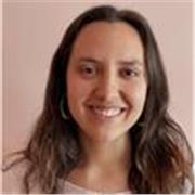 Soy una persona trabajadora, organizada, con ganas de trabajar y de enseñar. Soy una estudiante de Derecho. Tengo el C1 de inglés. Este curso he estado impartiendo clases de inglés a alumnos de 1o y 2o de ESO. También he dado clases particulares de catalá