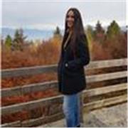 Ragazza diplomata per lezioni pomeridiane