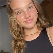 Adolescente, con notas excelentes, experiencia con niños de primaria que han tenido grandes progresos. Domino tanto matematicas y ciencias como letras