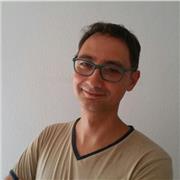 Soy profesor con muchos años de experiencia. Puedo dar clase a muy diverso tipo de personas y en muy diferentes materias, desde copywriting y escritura creativa hasta lengua castellana u ofimática, entre otras muchas opciones.