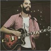 Profesor de Guitarra con 20 años de experiencia manejo todos los estilo cuento con distintas metodologías en función del alumno, trabajo de manera presencial y online