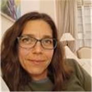 Profesora nativa y experimentada de inglés, honrada de acompañar a todos niveles y todas edades en su camino de aprendizaje.