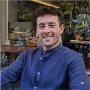 My name is Alex and I am from England. I offer english classes or conversation training Monday-Friday in the evenings in the Vigo city area