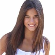 Me llamo Clàudia Soriano, soy de Barcelona y curso tercero de ingeniería de caminos, me defino como una persona curiosa y apasionada por la ciencia y la tecnología. Me encanta entender cómo funcionan las cosas, analizar problemas y buscar soluciones creat