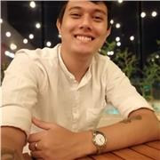 Trabaja como niñera ayudando con las tareas escolares