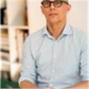 Designer graphique avec forte expérience institutionnelle propose cours de graphisme, mise en page et typographie à en ligne.