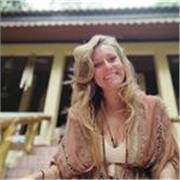 Yoga Lehrerin für individuellen Yoga Unterricht. Von Hatha Yoga zu Vinyasa Flow zu Meditation und Pranayama