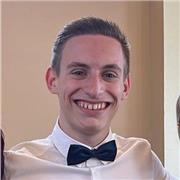 Je suis prêt à aider tout type d'élèves, de préférence des lycéens pour leurs devoirs ou aider à comprendre leurs leçons