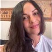 Insegnante Madrelingua con esperienza pluriennale nell'insegnamento ed esperta in Comunicazione, impartisce lezioni a Cagliari. 