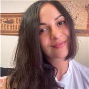 Insegnante Madrelingua con esperienza pluriennale nell'insegnamento ed esperta in Comunicazione, impartisce lezioni a Cagliari.