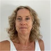 Professora nativa de inglés con 7 años experiencia en centros officiales y unos 10 años experiencia dando clases particulares