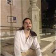 Laureando in Lettere Classiche, impartisco lezioni di lingua e cultura greca, italiano, geostoria e storia e materie classiche