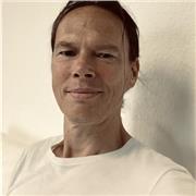 Ich bin Mathe und Informatik Lehrer und biete günstige Nachhilfe in diesen Fächern. Daneben helfe ich auch in Deutsch