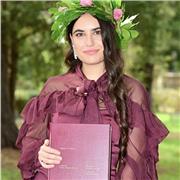 Offro lezioni individuali online o in presenza in base alla località, a bambini, ragazzi e adulti dalla scuola primaria all'università