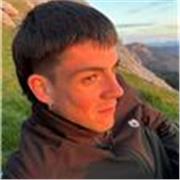 Estudiante de magisterio para primaria, nativo en euskera, deportista de nivel medio/alto, joven