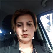 Insegnante di italiano e matematica impartisce lezioni per bambini delle elementari