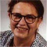 Erfahrene Pädagogin Rentnerin bietet Grundschülerinnen und Schülern Hilfe an