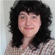 Profesora con poca experiencia que busca empezar a impartir algo que le apasiona.